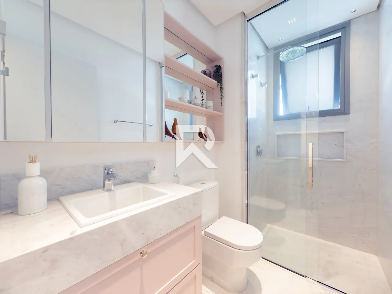 Furnished apartment with 4 en-suite suites and 4 parking spaces — photo 10