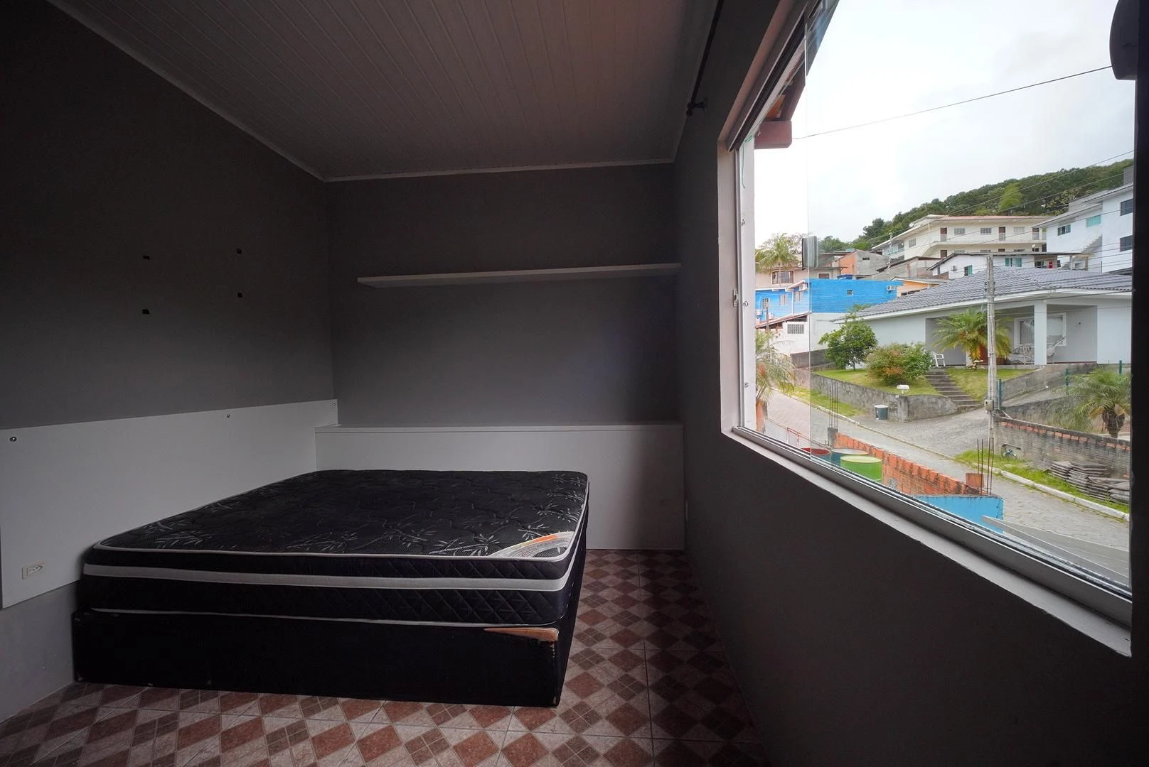 2-bedroom house with a garden — photo 11