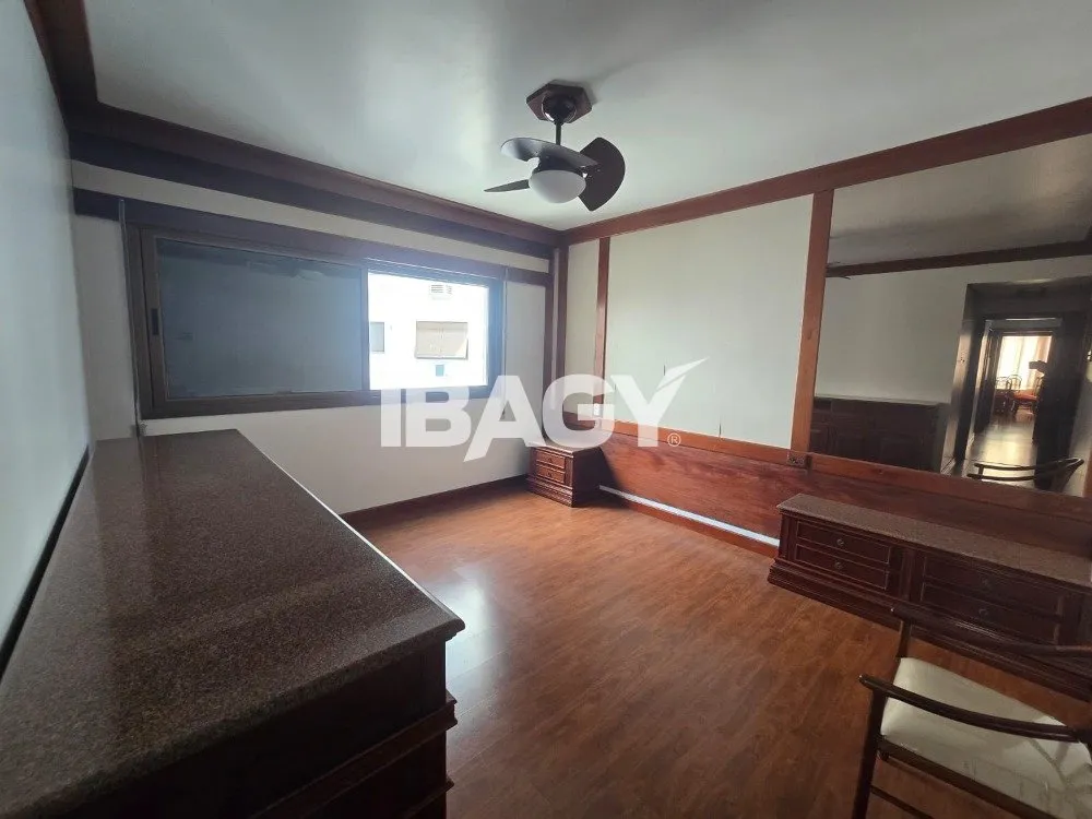 Furnished 512 m² apartment with a enclosed balcony — photo 26