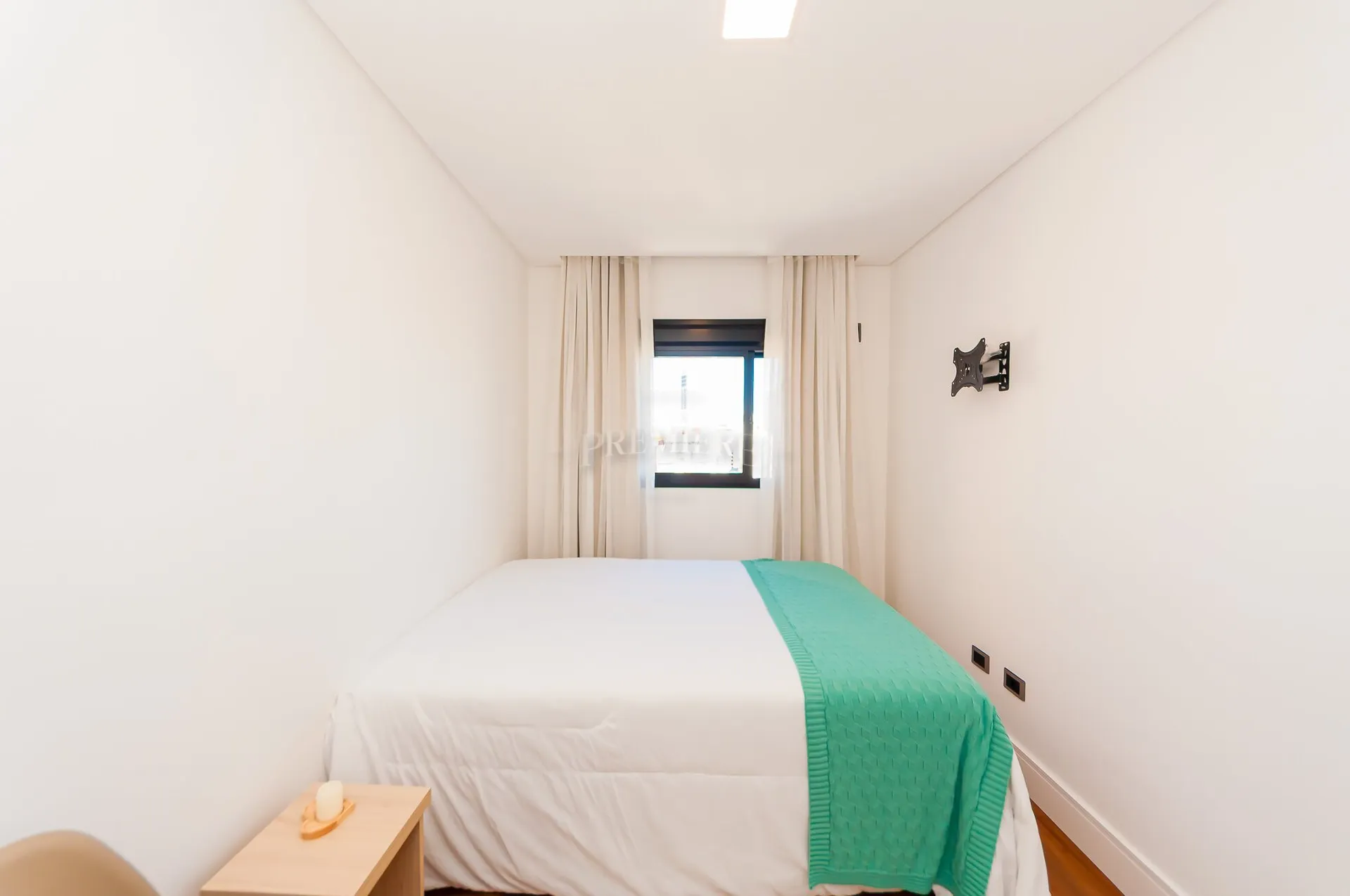 Furnished apartment, 151 m², with floor-to-ceiling windows — photo 17