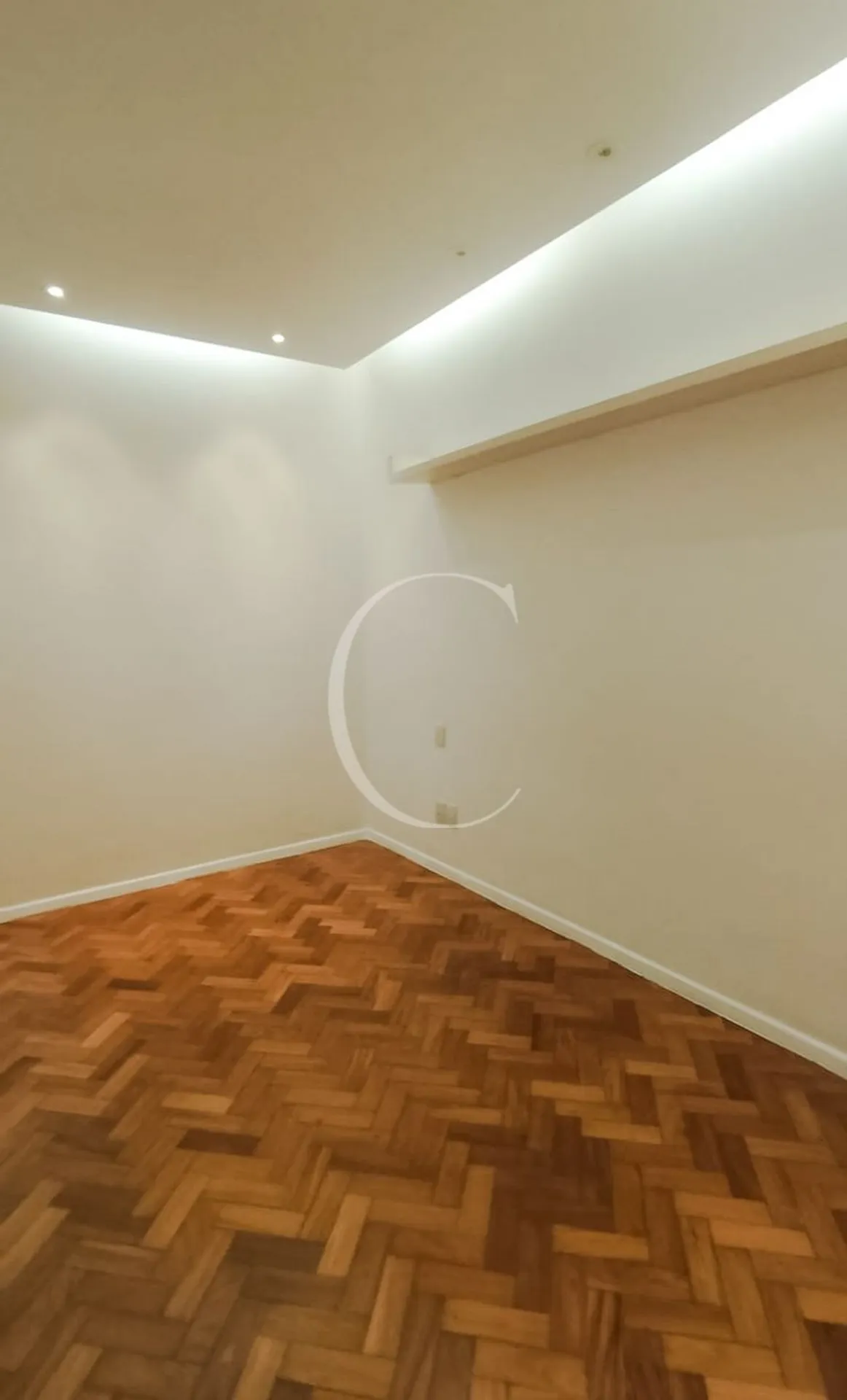 Unfurnished 180 m² apartment with 4 en-suite bedrooms — photo 19