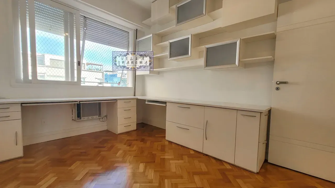 3-bedroom apartment with floor-to-ceiling windows — photo 3