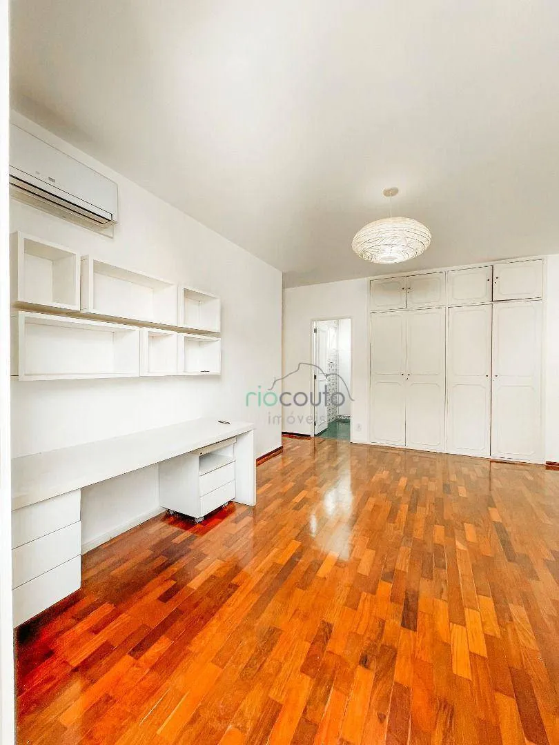 Unfurnished apartment with 4 bedrooms and 377 m² — photo 13