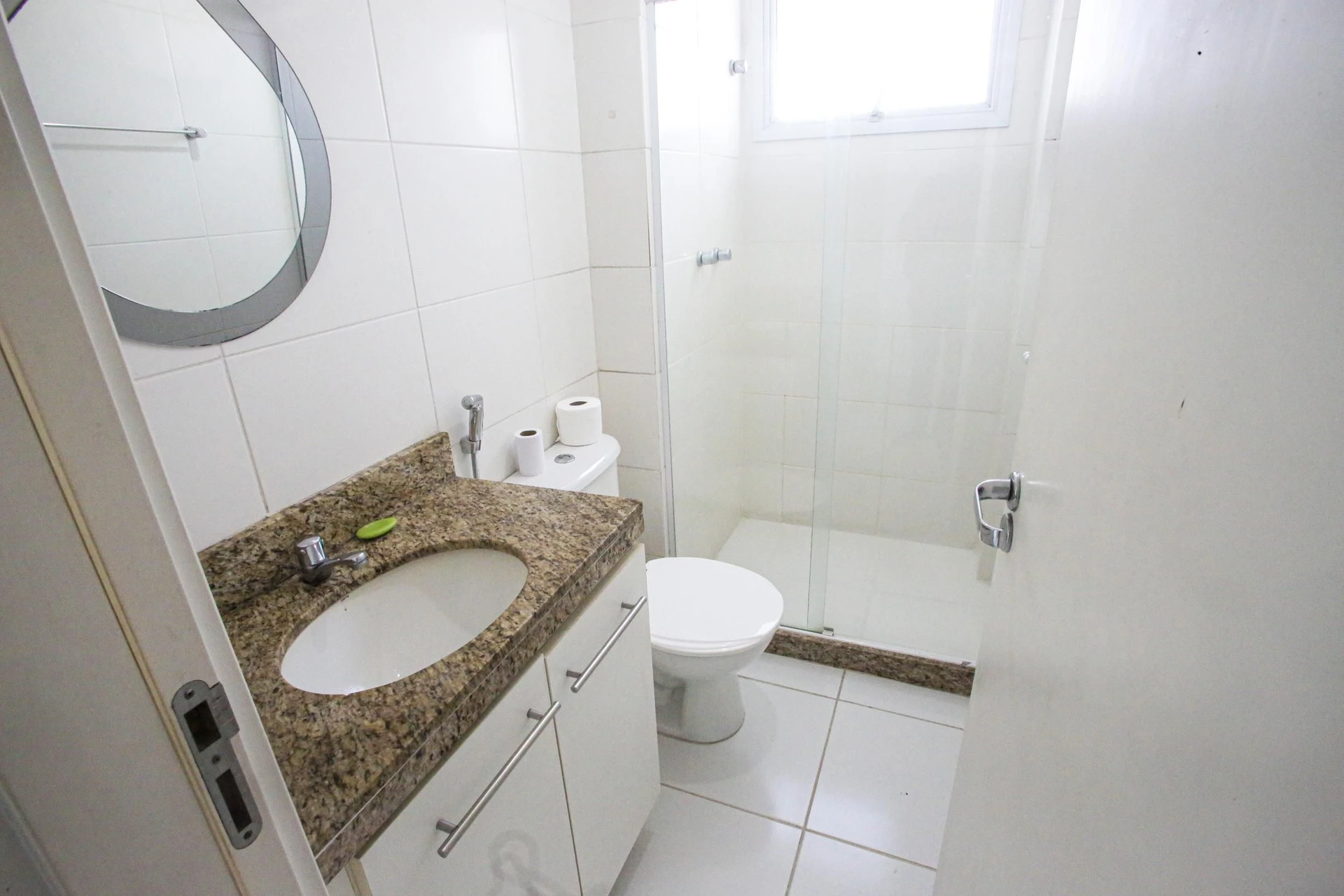 Glass-enclosed balcony in a 3-bedroom apartment, 131 m² — photo 45