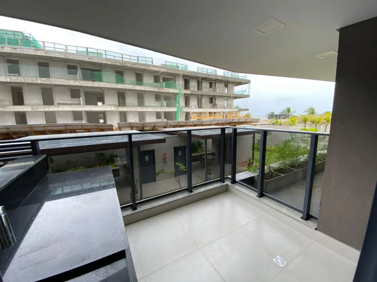 3-bedroom rental apartment with enclosed balcony — photo 4