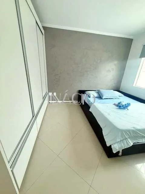 400 m² house with a glass-enclosed balcony and a bathtub — photo 13