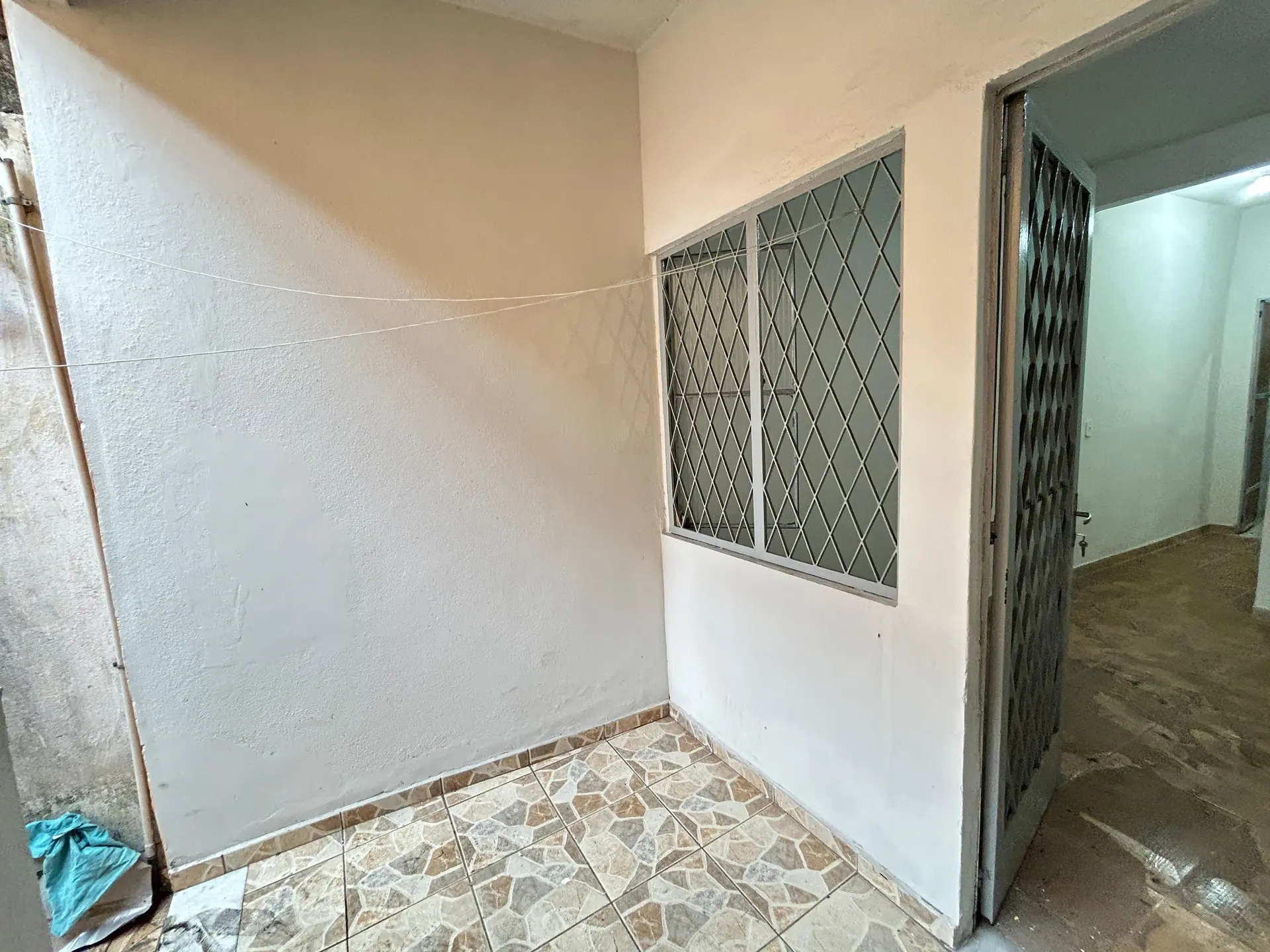 Studio sem mobília com mini cozinha e 1 quarto — photo 7