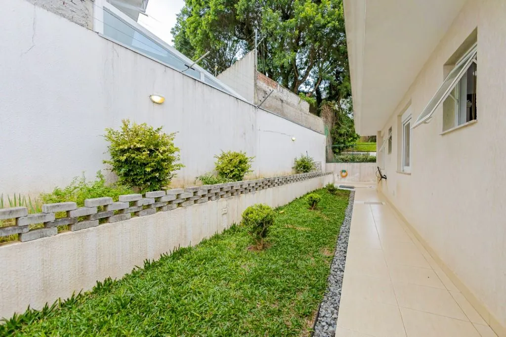 House with 4 en-suite bedrooms and private BBQ — photo 20