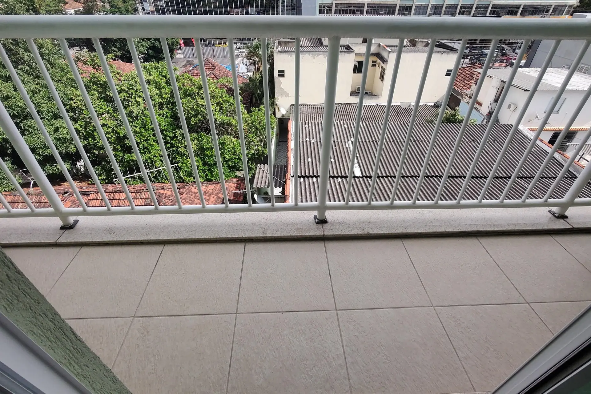 Apartamento de 2 dormitorios con balcón y vistas — photo 18