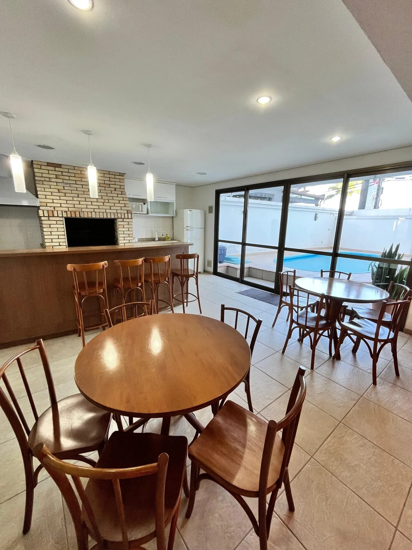 Furnished 3-bedroom apartment with 3 bathrooms — photo 18