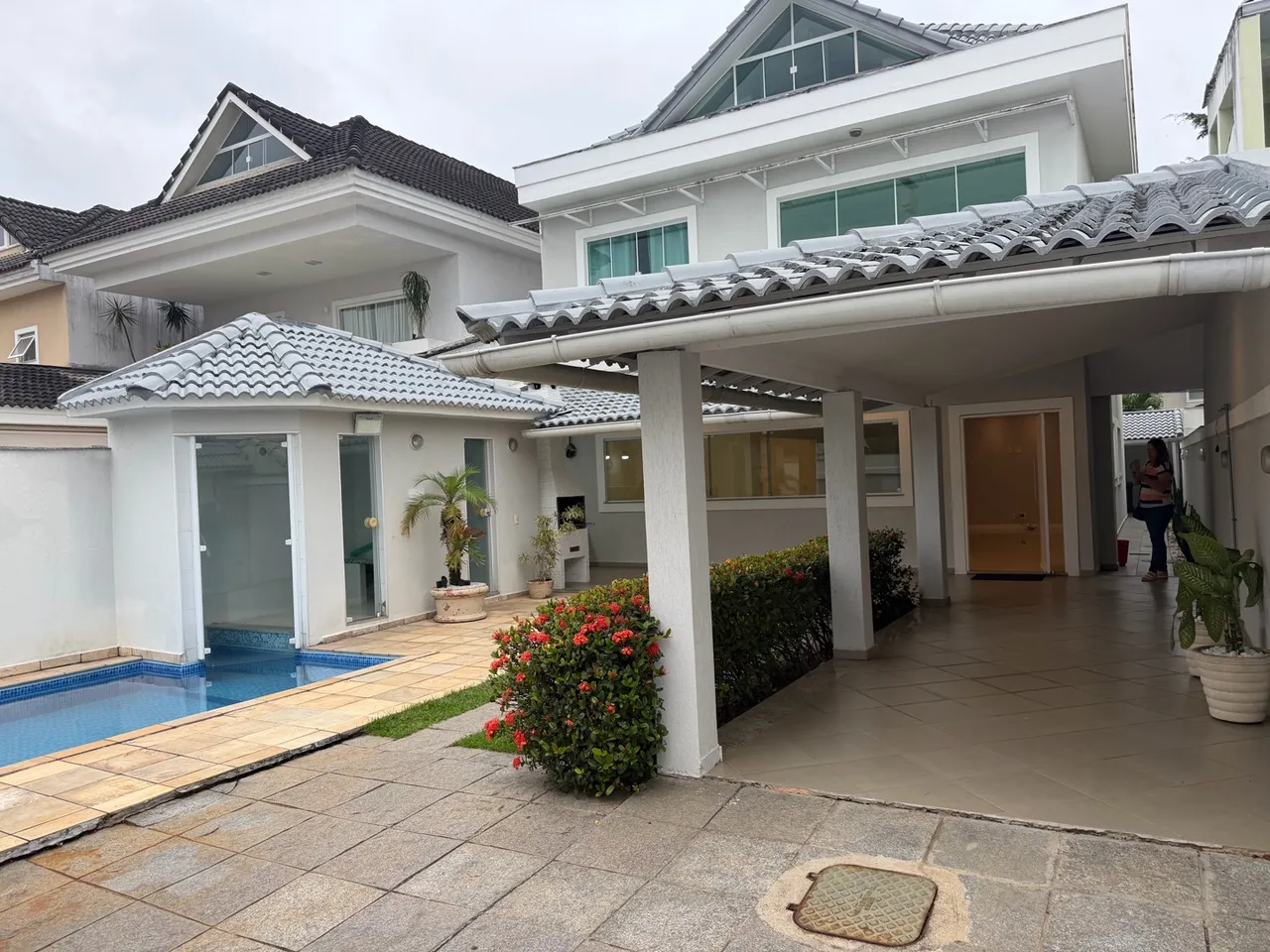Casa, 320 m², com janelas do piso ao teto — photo 7