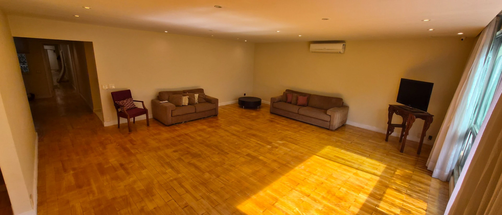 3-bedroom apartment with air conditioning and 185 m² — photo 4