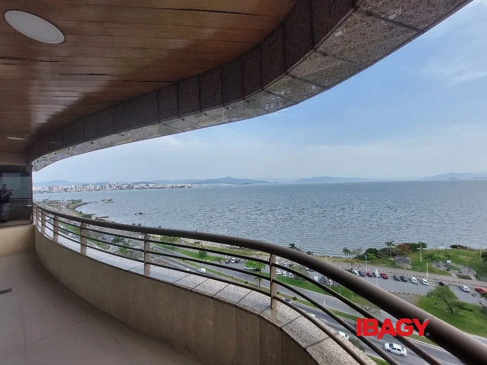 Apartment with 2 en-suite bedrooms and 775 m² terrace