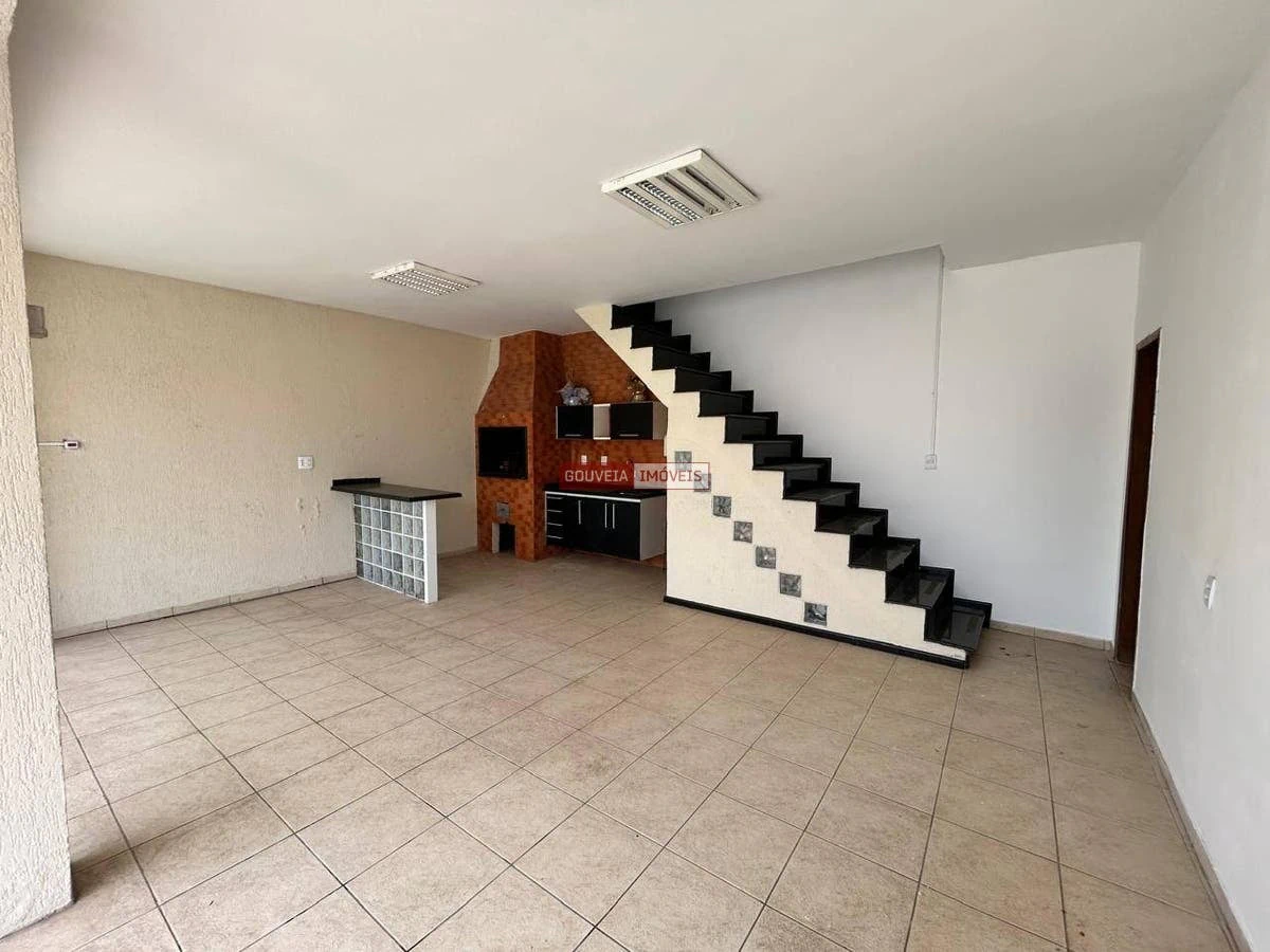 3-bedroom house with a bathtub in Curitiba — photo 12