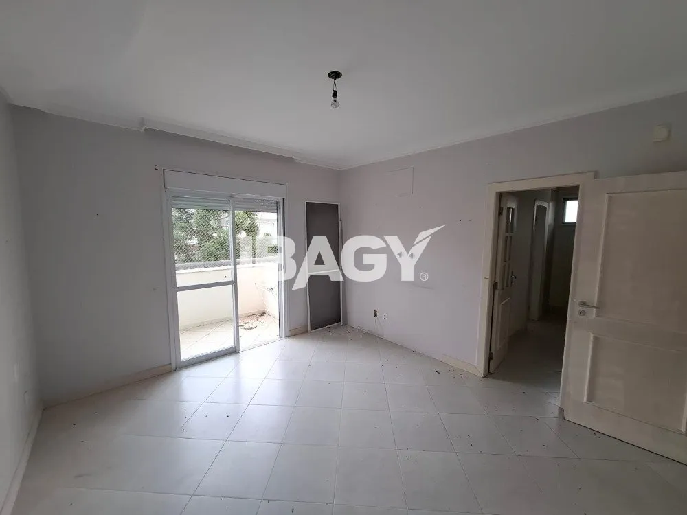 4-bedroom house with 3 suites and 400 m² total area — photo 37
