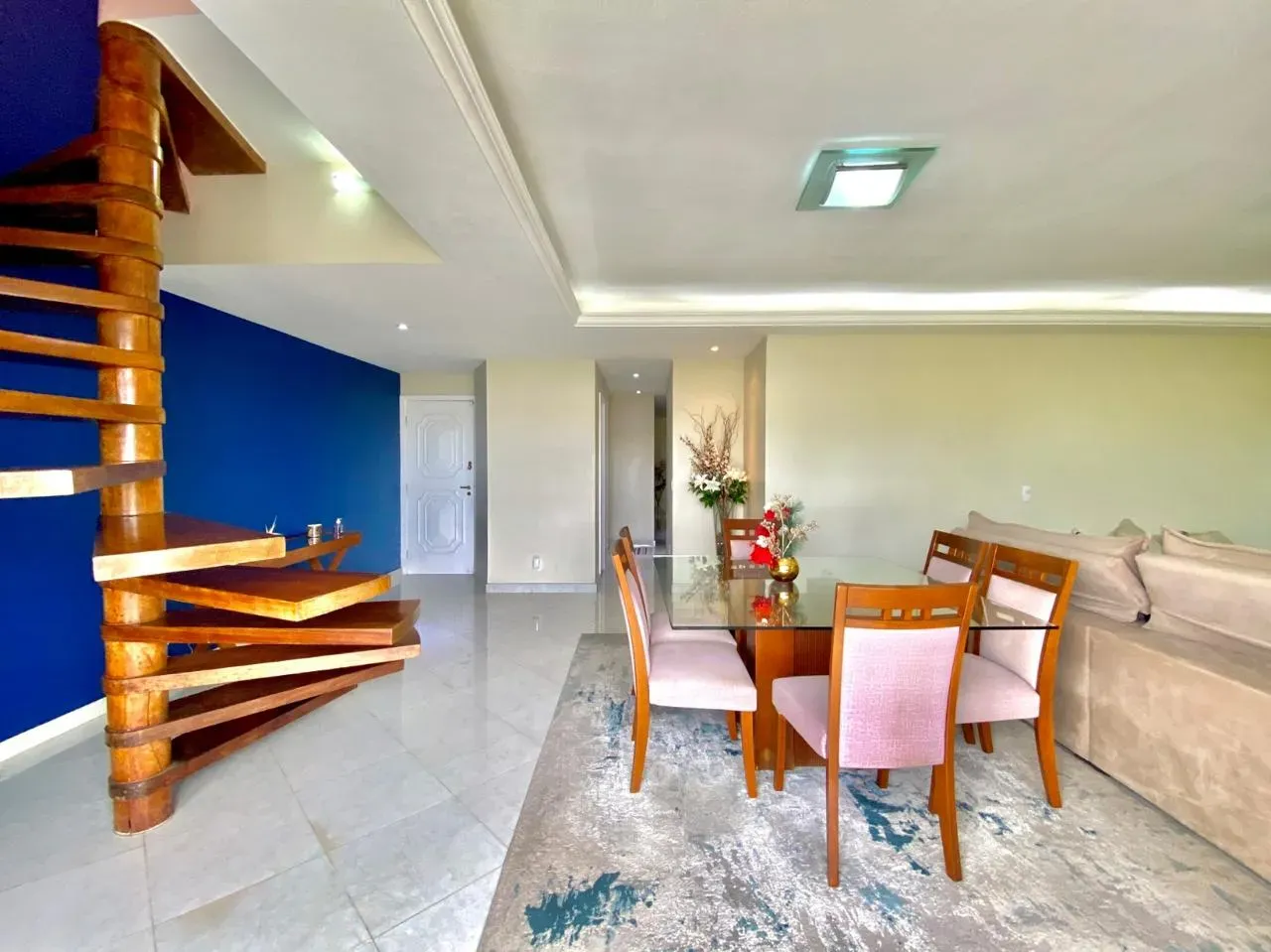 Furnished 369 m² apartment with a closed kitchen — photo 58