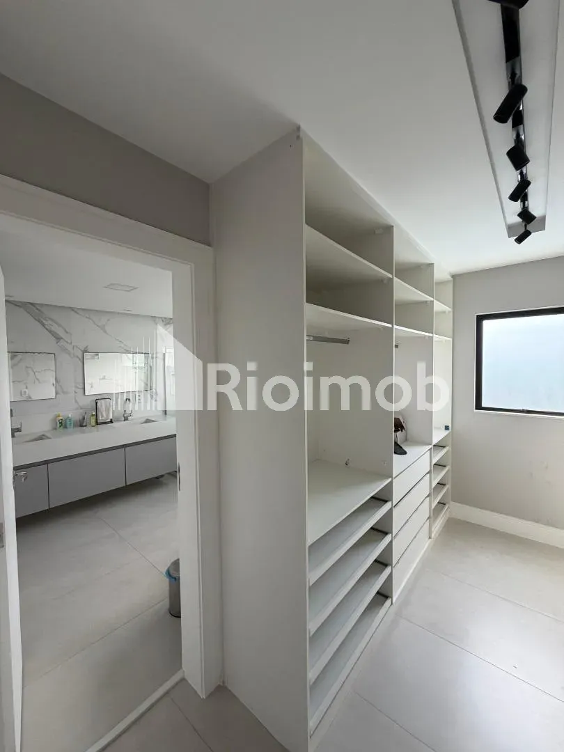 5-bedroom house with a bathtub in Rio de Janeiro — photo 36