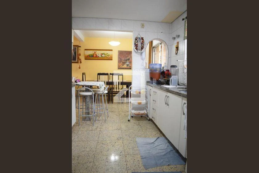 3-bedroom house with a walk-in closet in Curitiba — photo 8