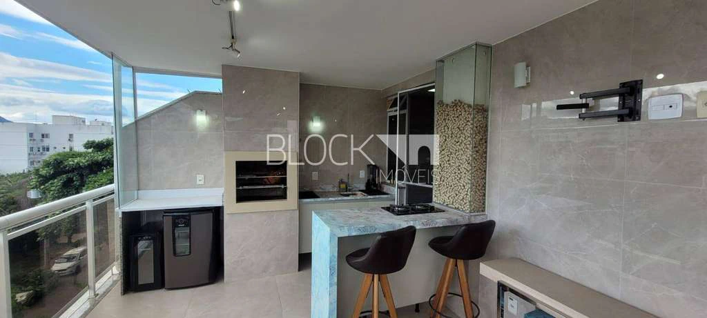 Furnished apartment with 3 bedrooms and 2 en-suites — photo 18