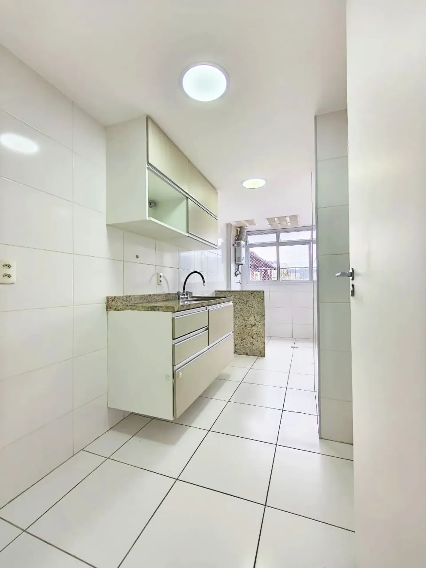 2-bedroom apartment with balcony, closed kitchen — photo 6