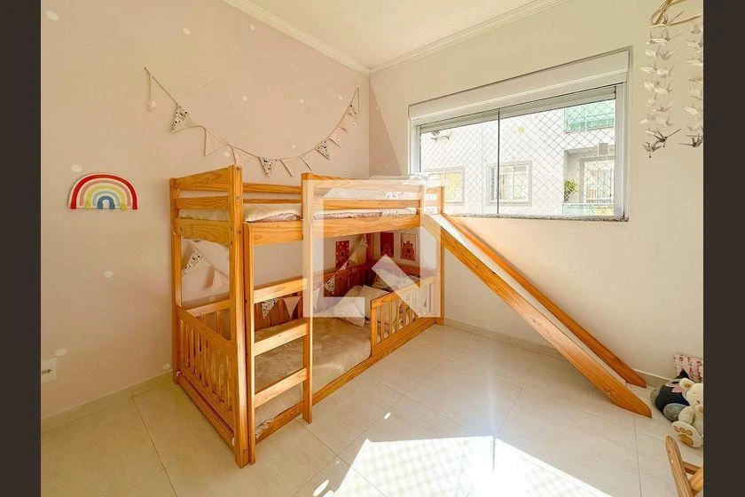 Balcony with a grill in a 2-bedroom apartment, 92 m² — photo 4