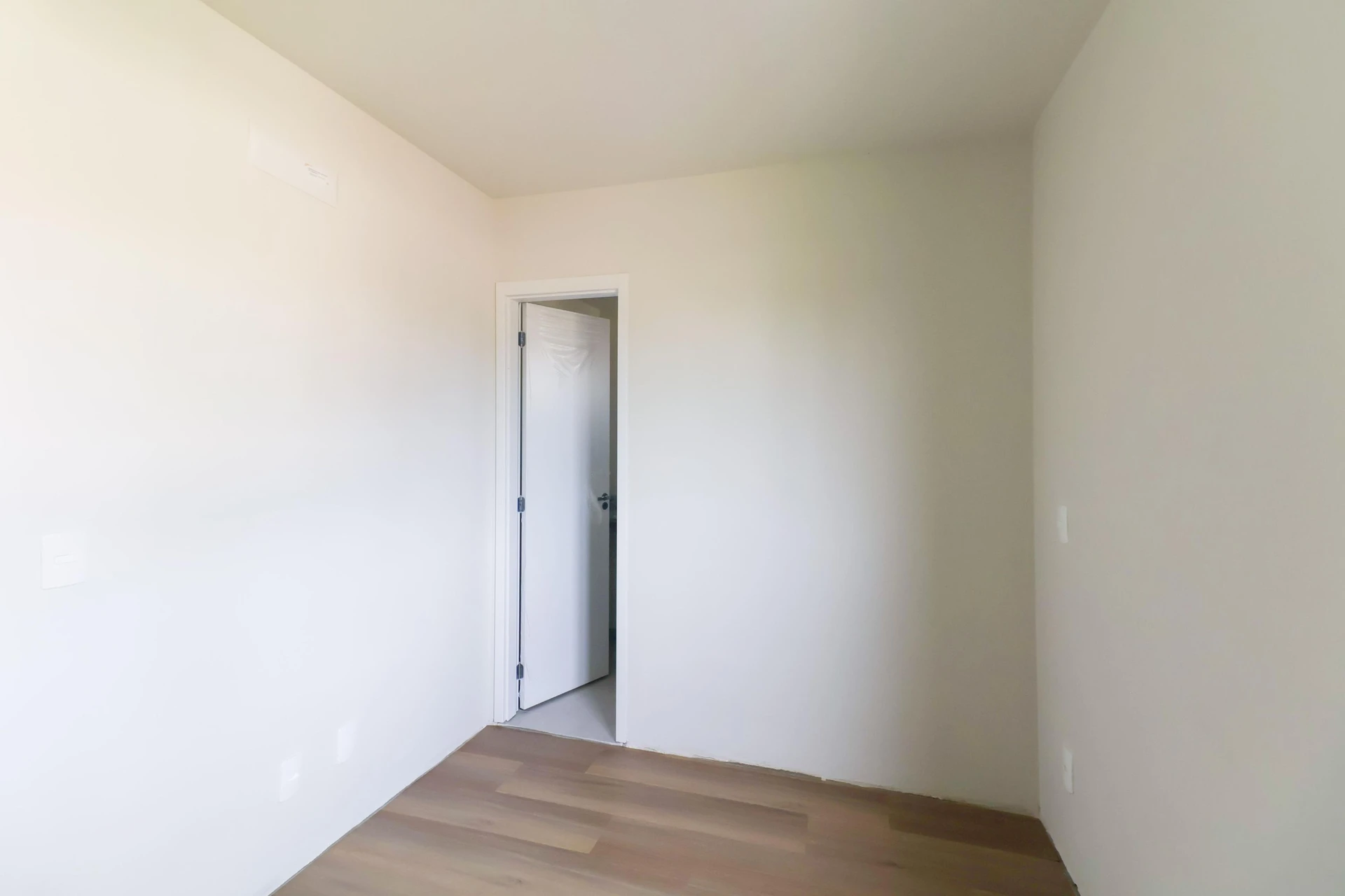 3-bedroom apartment with a park view in Curitiba — photo 31