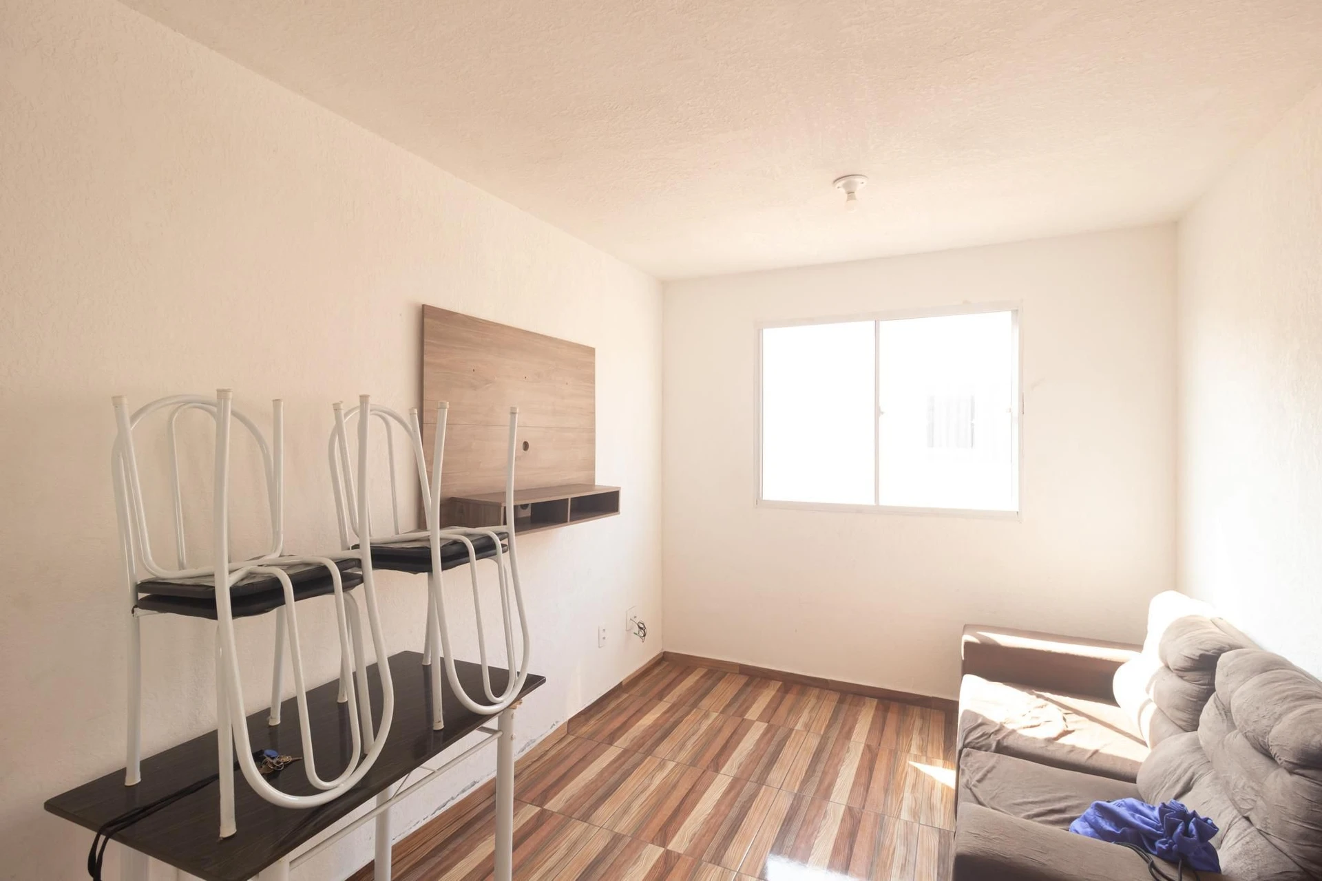 Furnished apartment with 2 bedrooms and an open kitchen — photo 27
