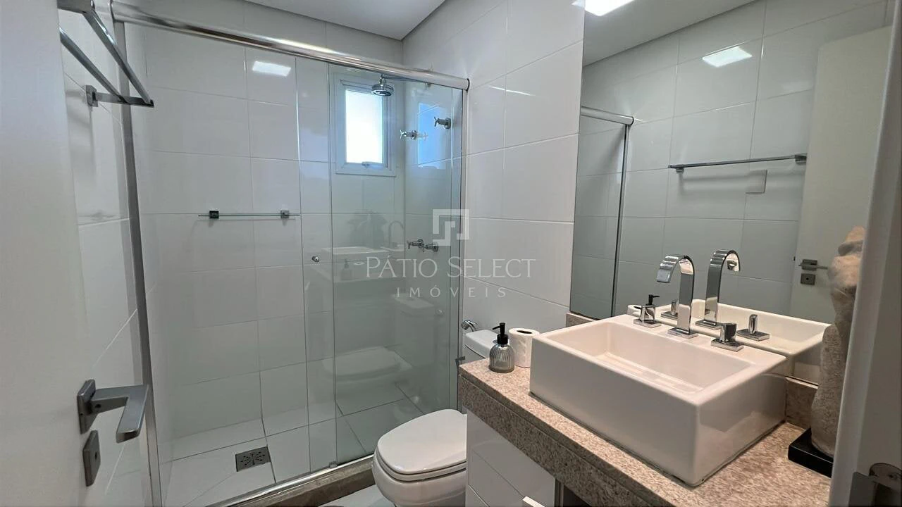 Furnished apartment, 309 m², with floor-to-ceiling windows — photo 29