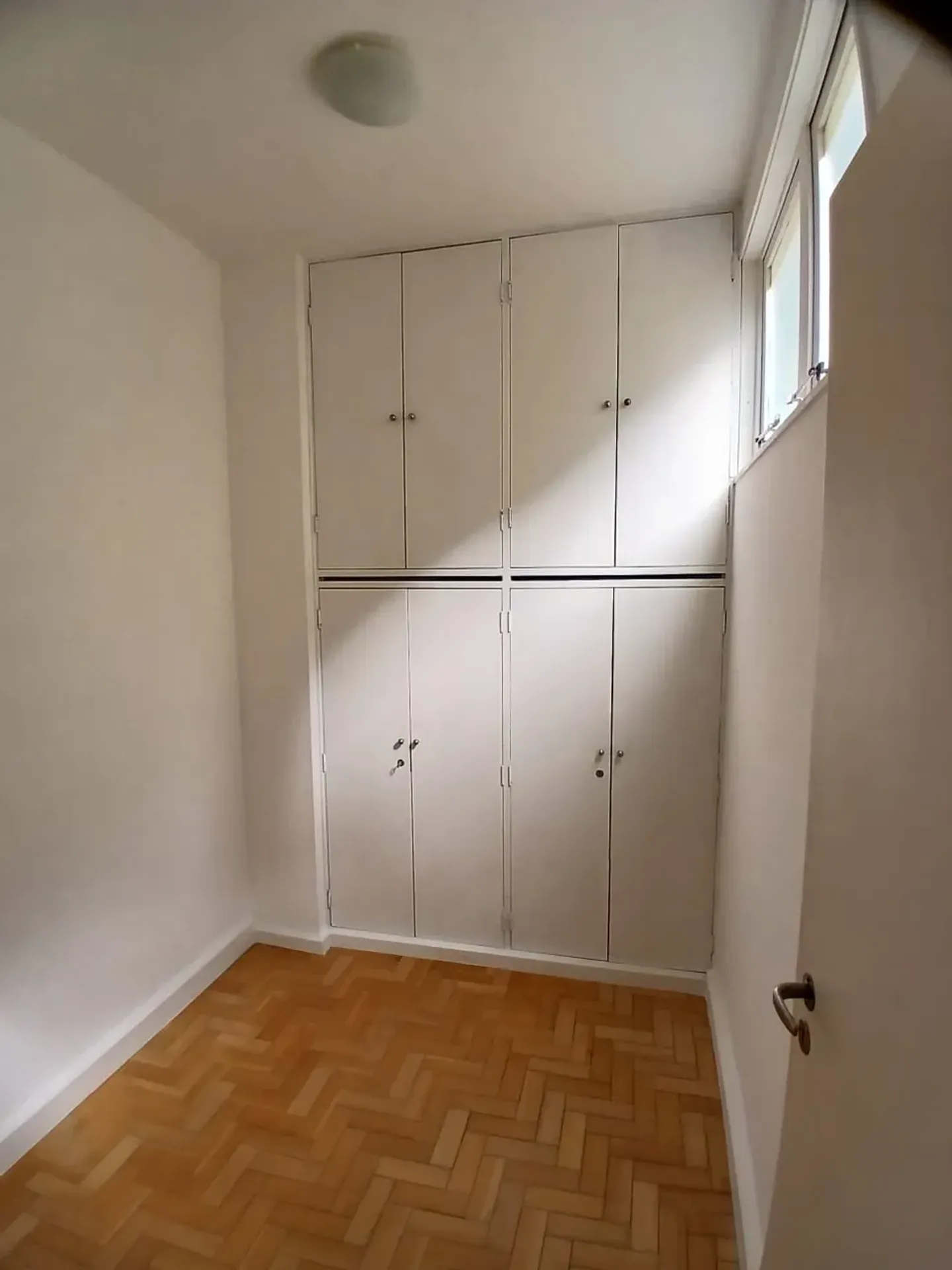 Квартира 70 м² с 2 спальнями и отдельной кухней — photo 22