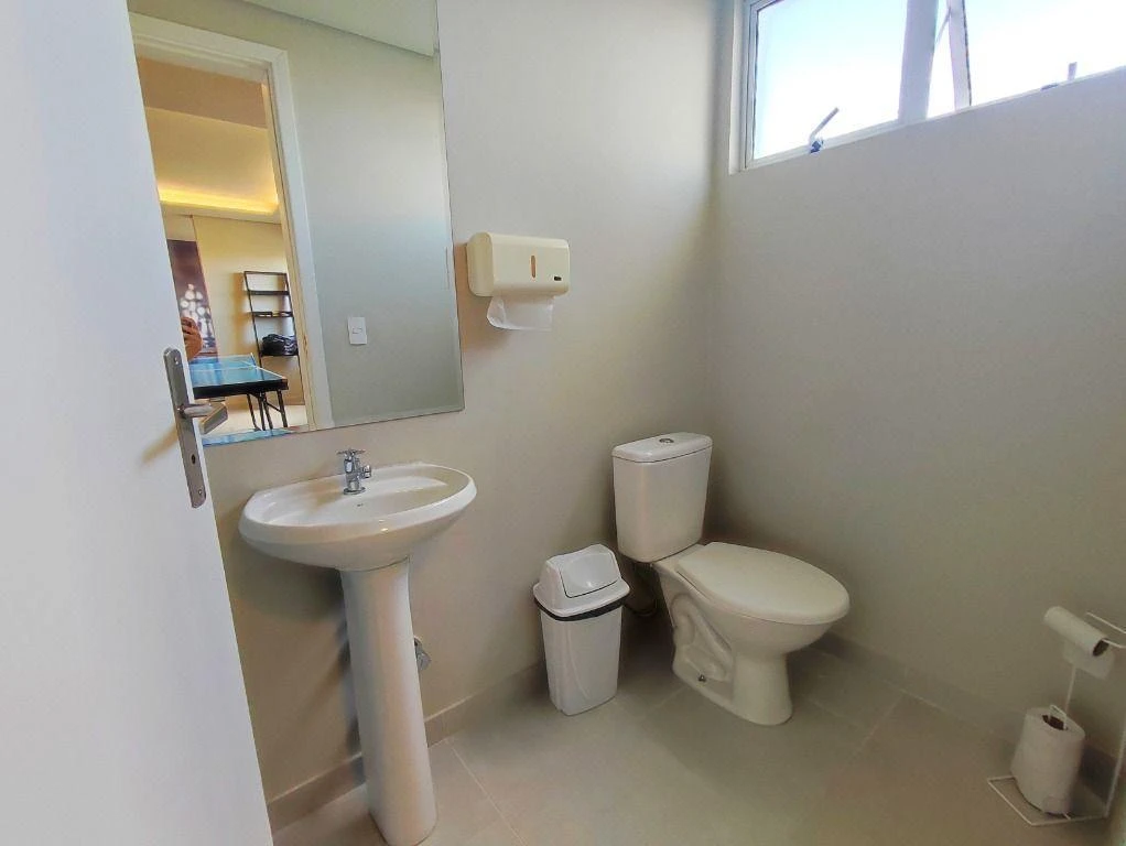 2-bedroom apartment with wood or laminate floors in Curitiba — photo 33