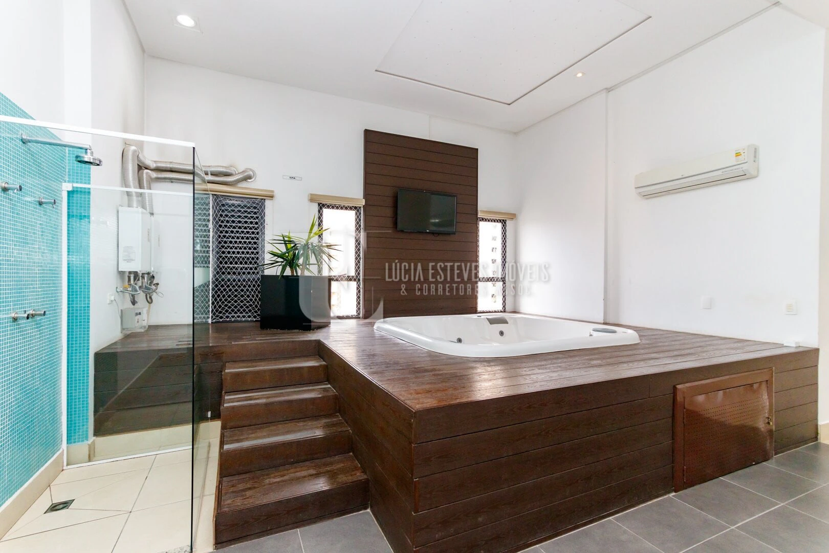 1-bedroom apartment with a private BBQ area — photo 12