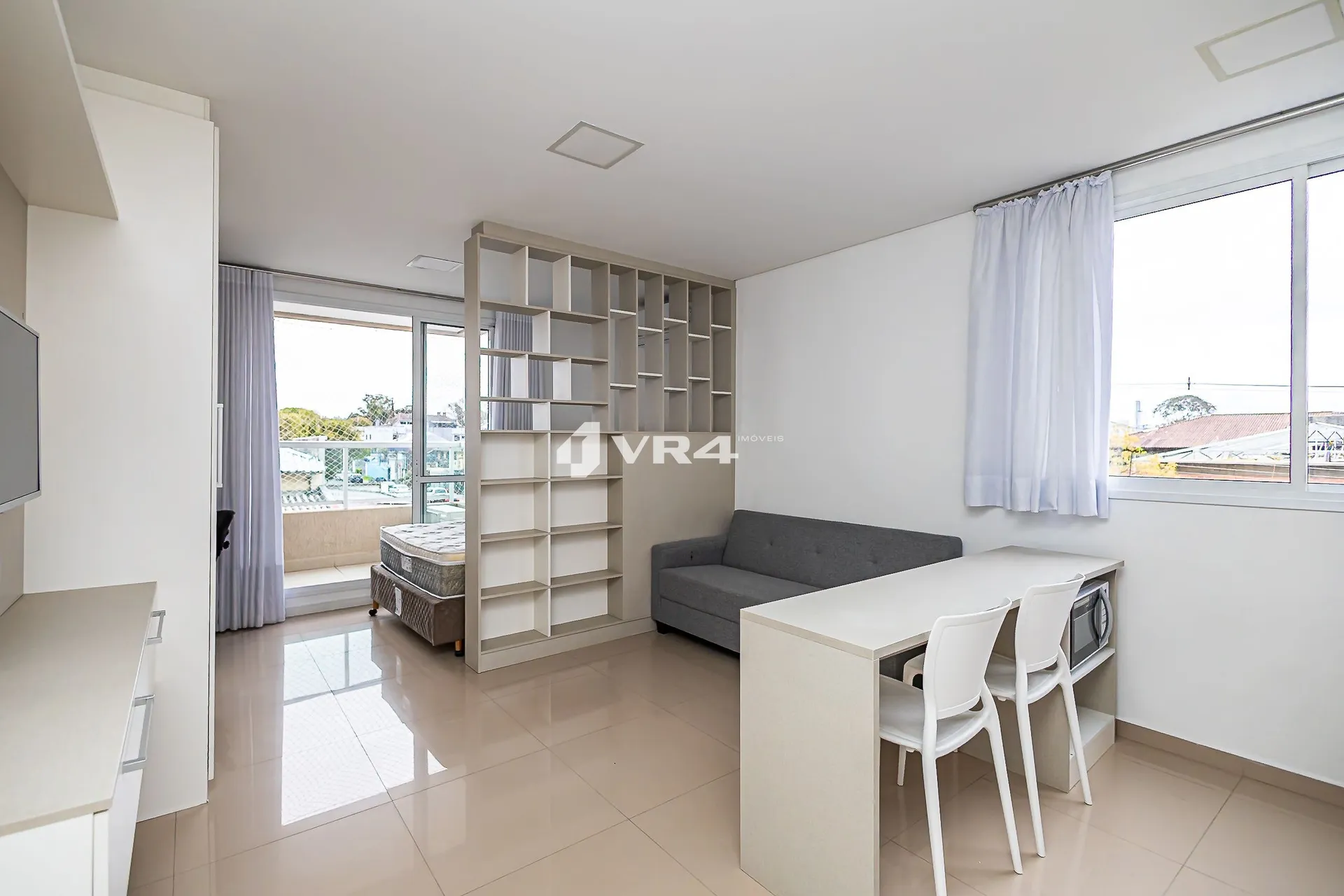 34 m² studio with a washing machine and a home office