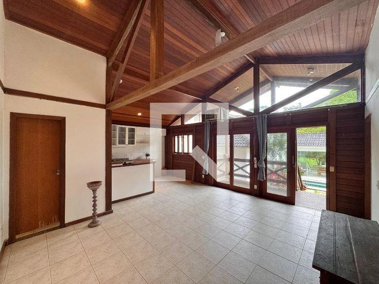 1000 m² house with a washing machine and a bathtub