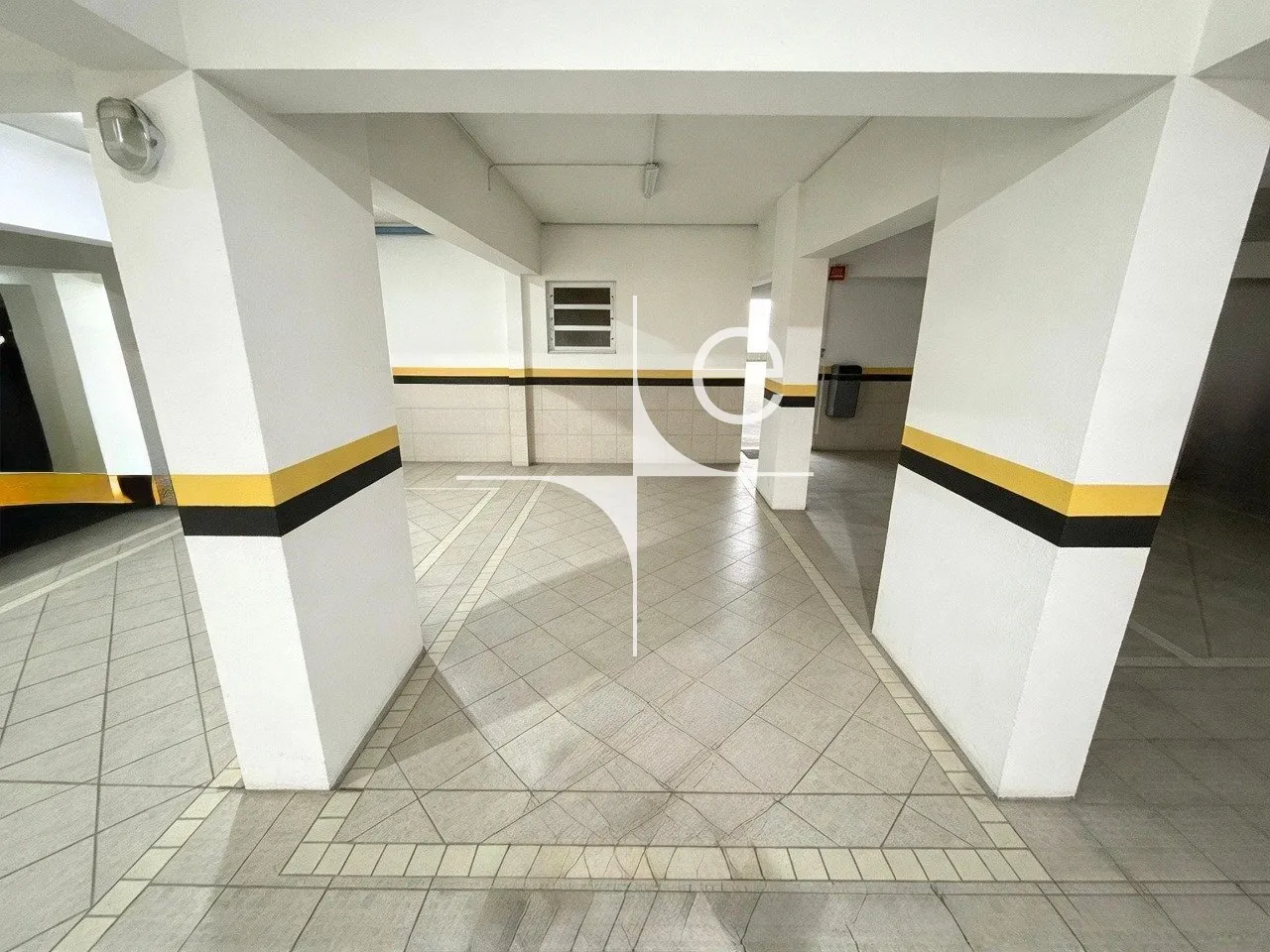 Квартира з 2 спальнями, у будинку є тренажерний зал — photo 3