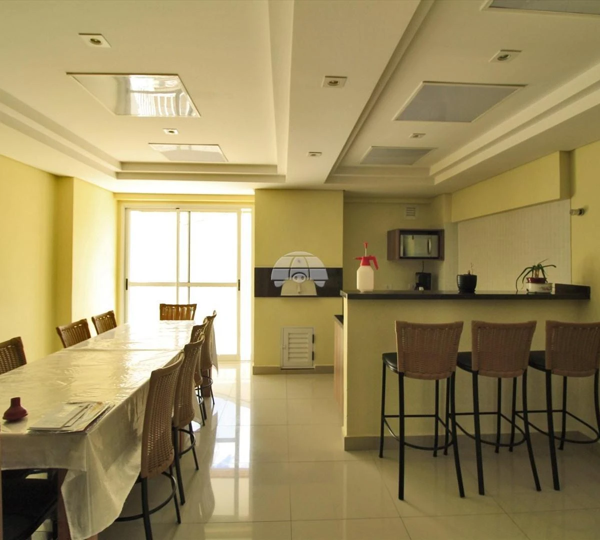 Balcony with a grill in a 2-bedroom apartment, 72 m²