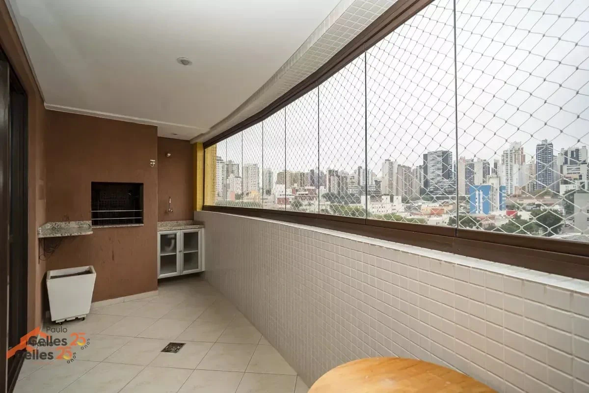 3-bedroom apartment with a grill on the balcony in Curitiba — photo 8