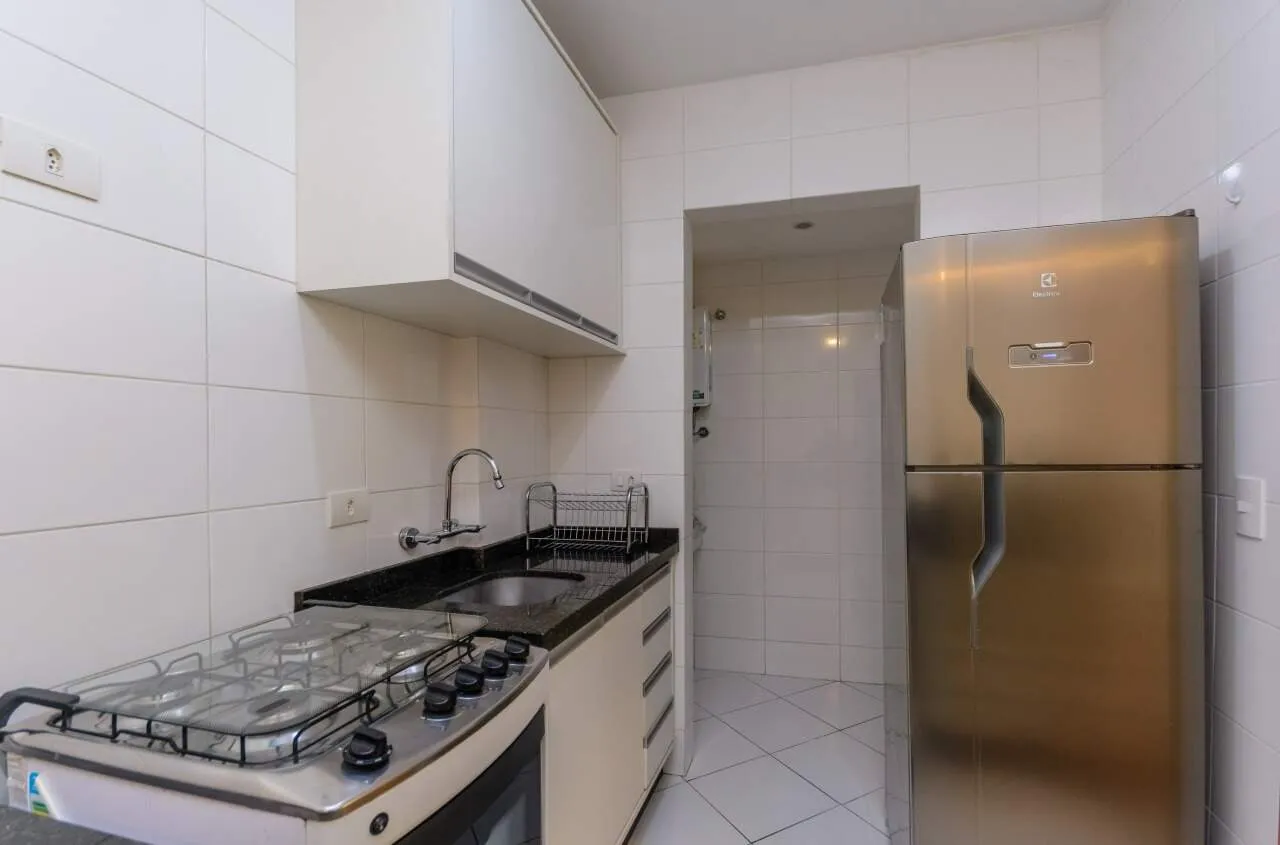 Wood or laminate floors in a 2-bedroom apartment, 60 m² — photo 2
