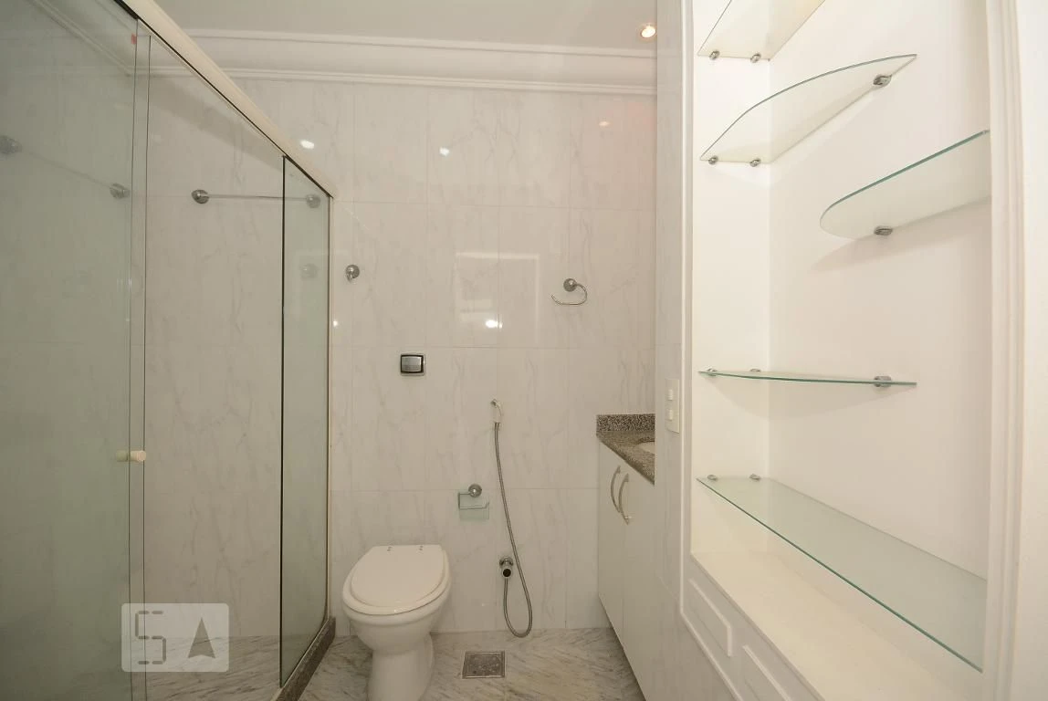 4-bedroom apartment in a building with a pool — photo 74