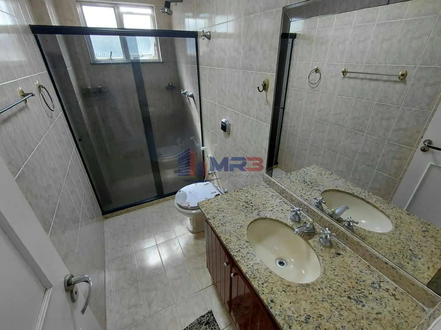Квартира с 3 спальнями, оборудованной кухней и балконом — photo 14