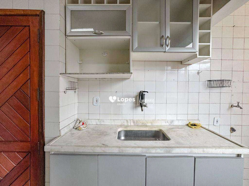 Unfurnished 2-bedroom apartment with a balcony — photo 21