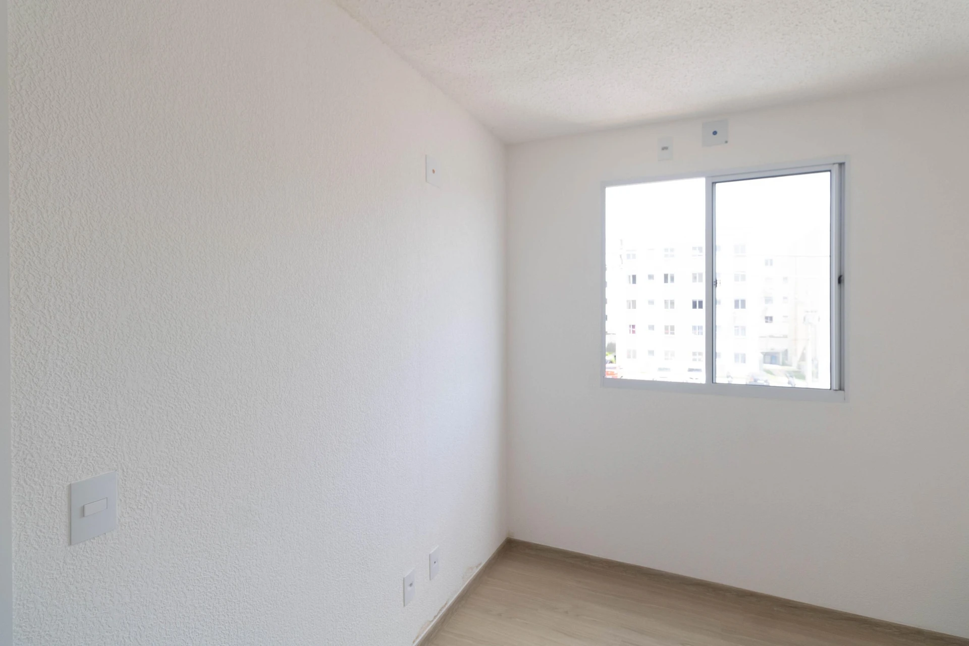 2-bedroom apartment in a building with a gym — photo 16