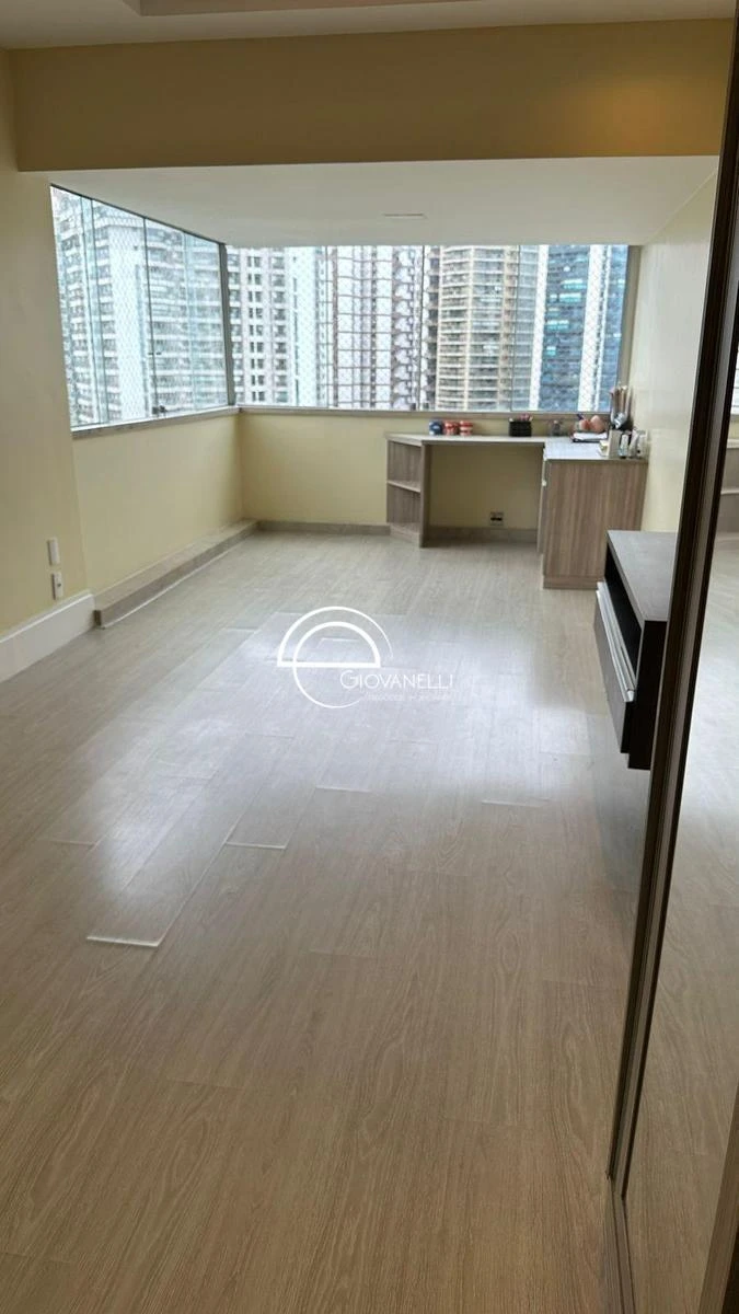 Apartamento de 300 m² com banheira e vista para a água — photo 16