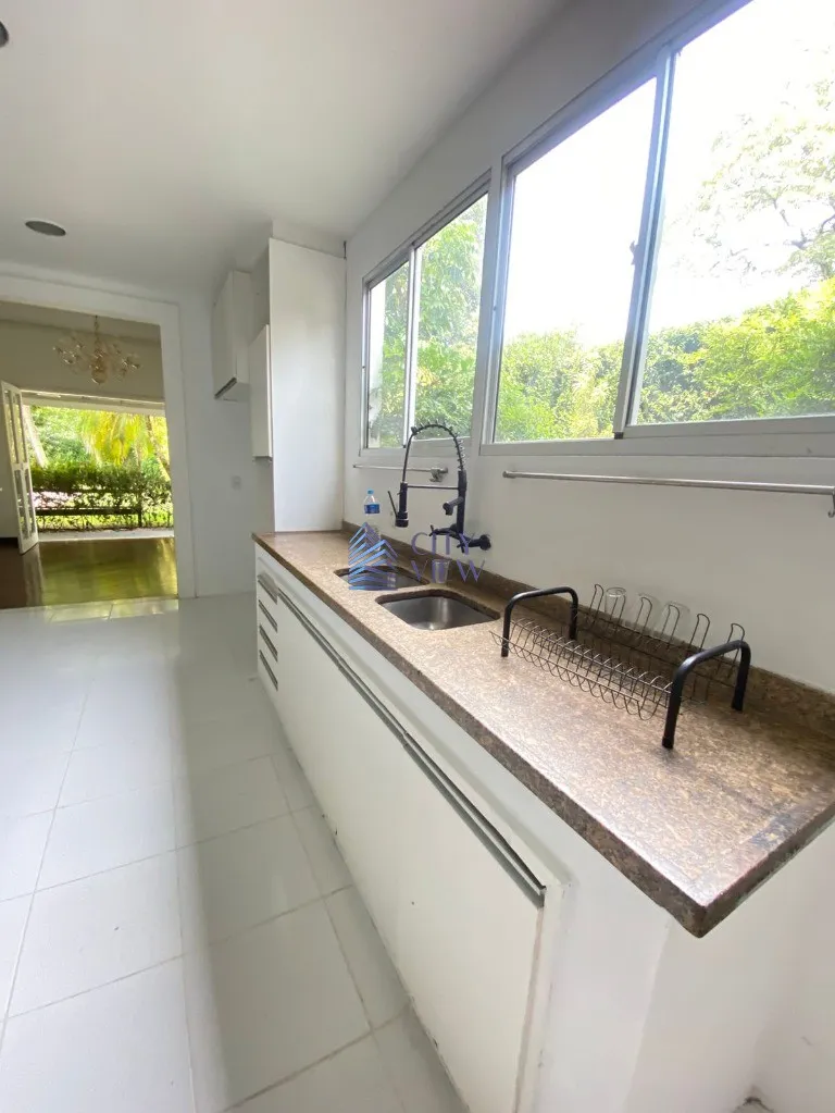 Unfurnished 4-bedroom house with 1000 m² — photo 28