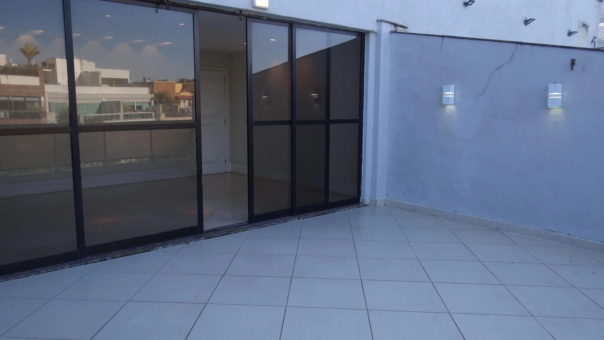 Apartamento sin amueblar con 3 dormitorios y balcón — photo 9