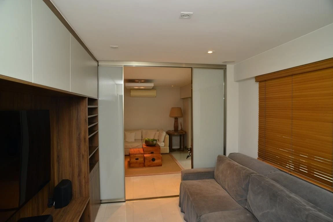 3-bedroom apartment with a glass-enclosed balcony — photo 8