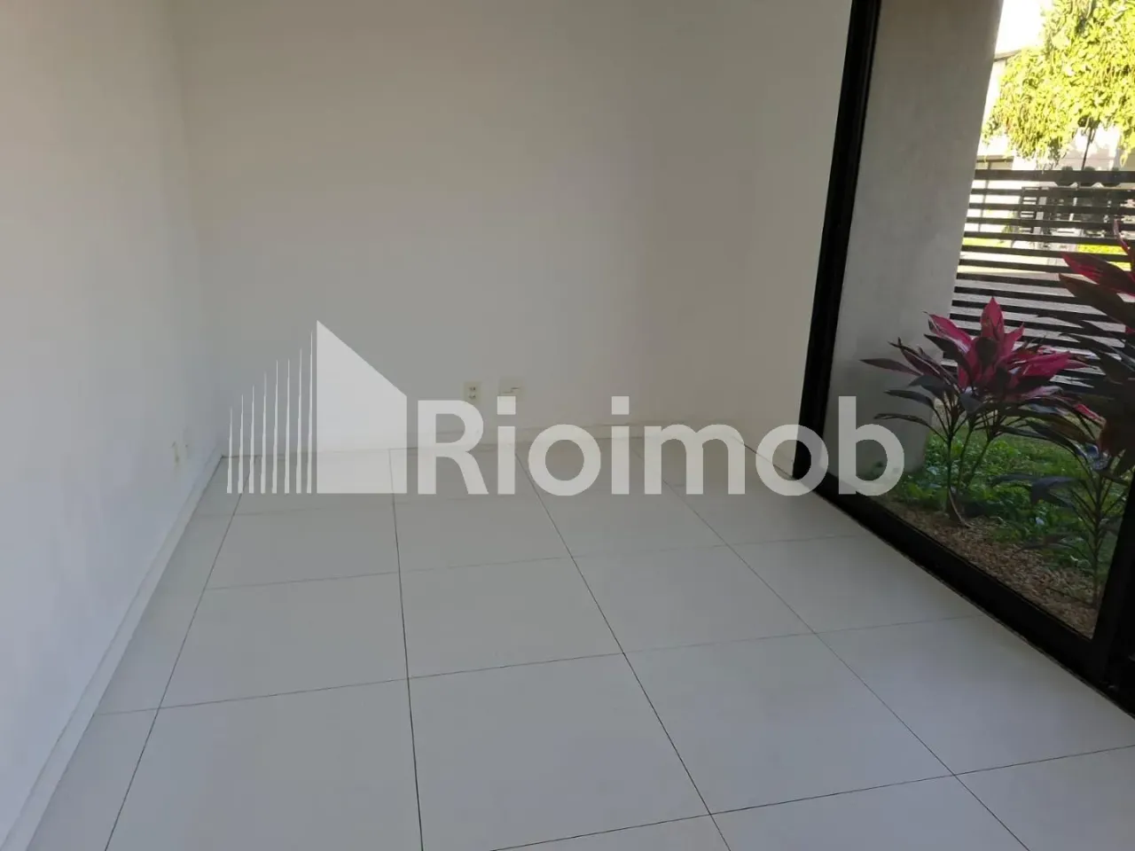 House with 4 bedrooms and 3 bathrooms, balcony grill — photo 5