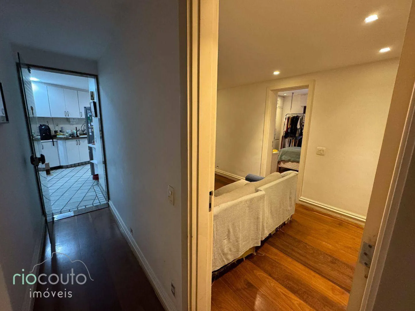 Apartment with 4 bedrooms and balconies, 370 m² — photo 47