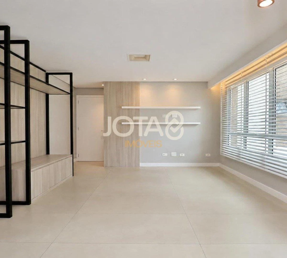 2-bedroom apartment in a building with a gym — photo 14