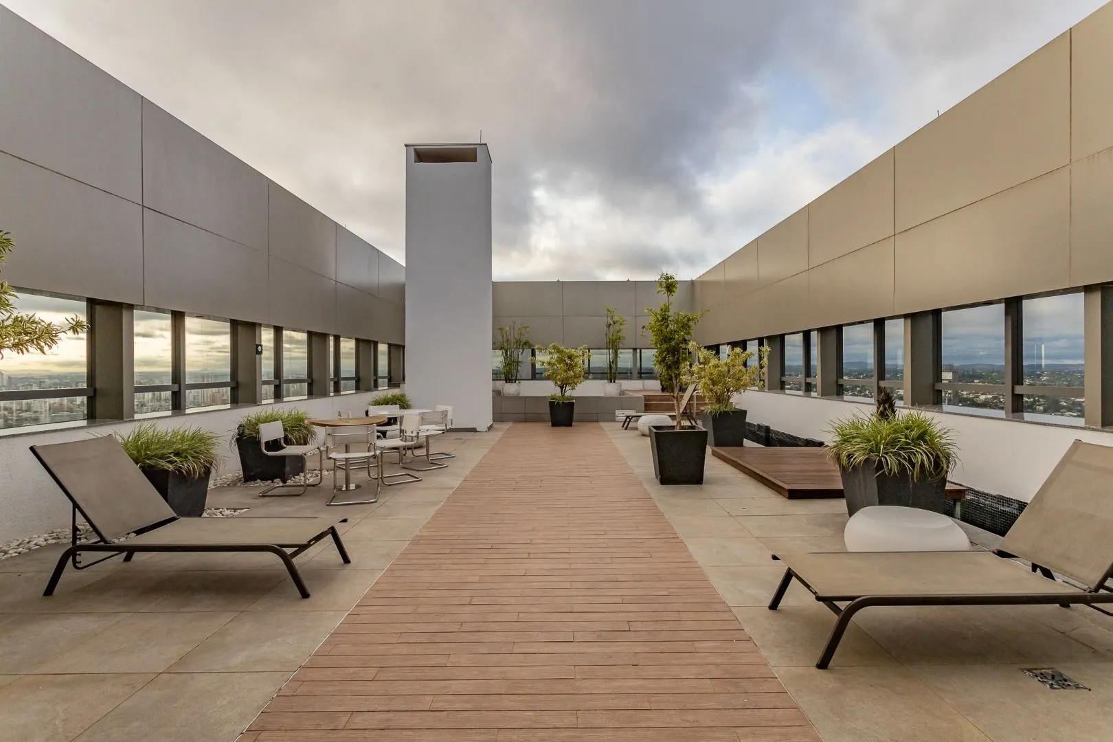 78 m² apartment with floor-to-ceiling windows and a bathtub — photo 54