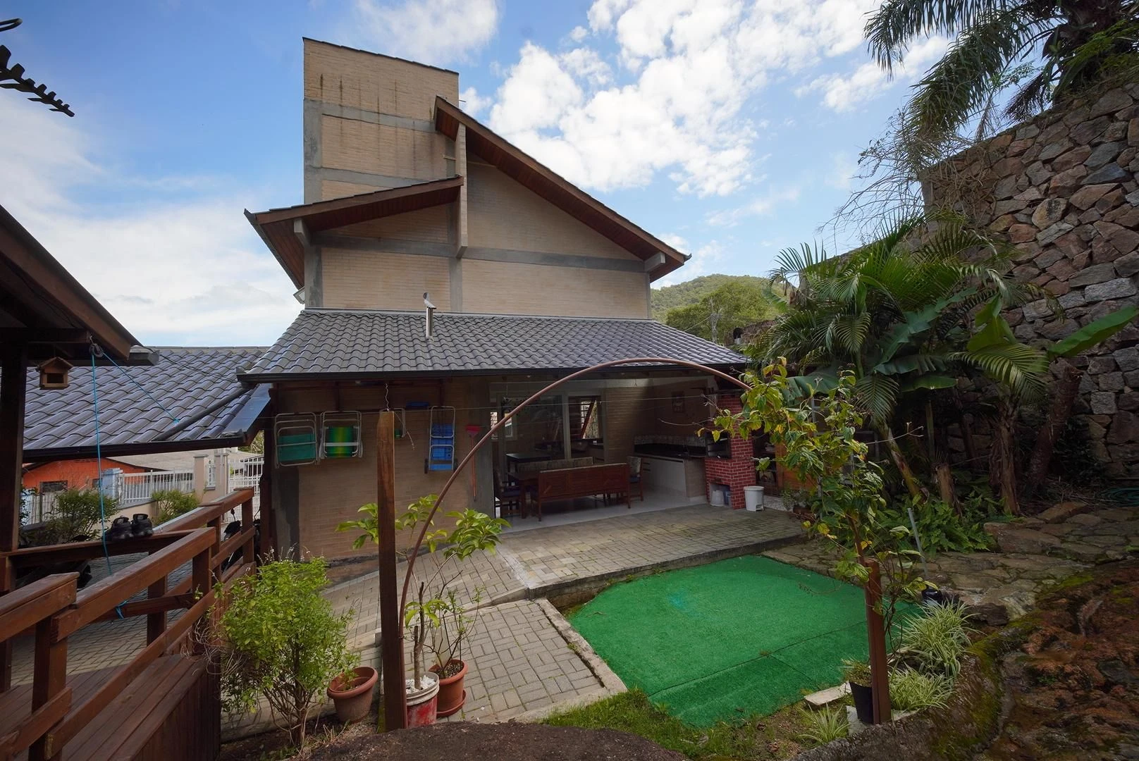 House with 2 bedrooms, 2 bathrooms and private garden — photo 32